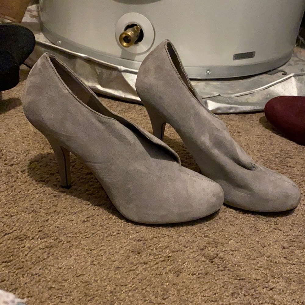 Faux suede grey heel shoes